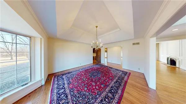 $475,000 | 14908 East Pawhuska Road, Nevada, MO 64772