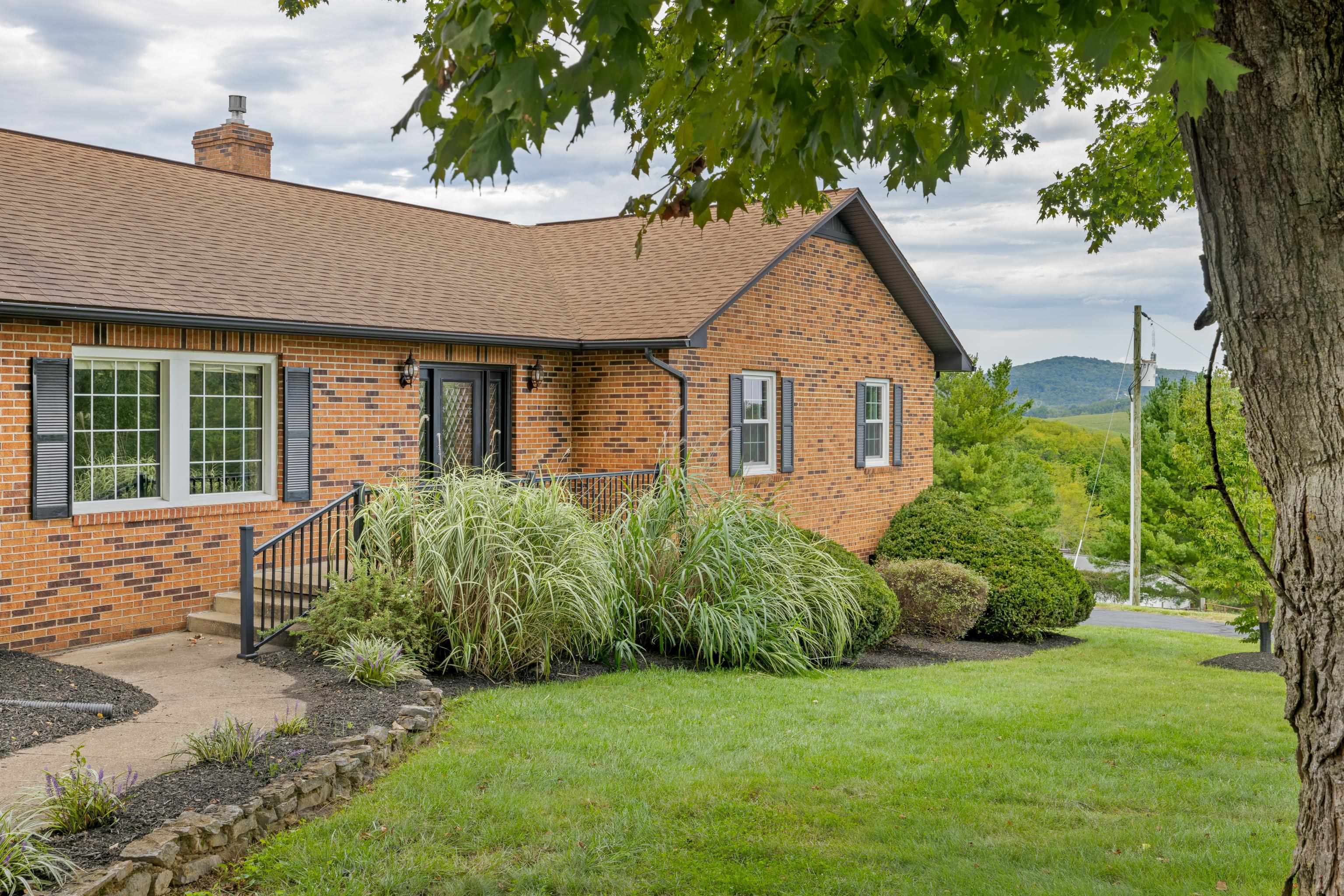 308 Stonewall Road Weyers Cave, VA 24486 - Photo 10 of 74 Gallery Image 10