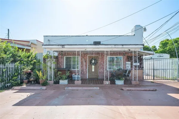 $950,000 | 2027 Southwest 58th Avenue, Miami, FL 33155