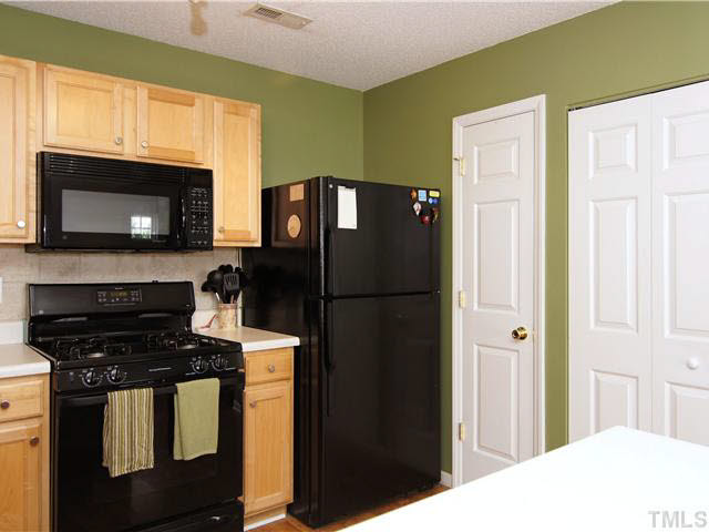 11032 Peacock Moss Street Raleigh, NC 27613 - Photo 11 of 20 Kitchen