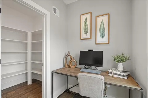 $790,000 | 725 West 44th Terrace, Kansas City, MO 64111
