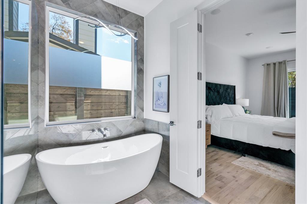 7519 Robin Road Dallas, TX 75209 - Photo 28 of 40 a spacious bathroom with a bathtub and window