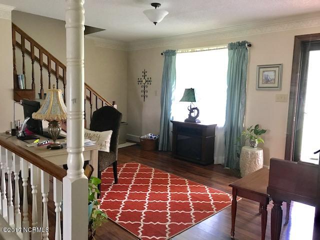1621 Cameron Langston Road Kinston, NC 28501 - Photo 4 of 19 1621 Cameron Langston foyer