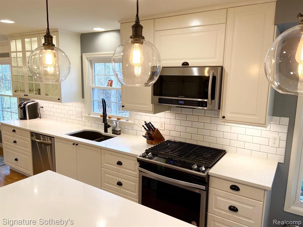 31488 Old Cannon Road Beverly Hills, MI 48025 - Photo 8 of 35