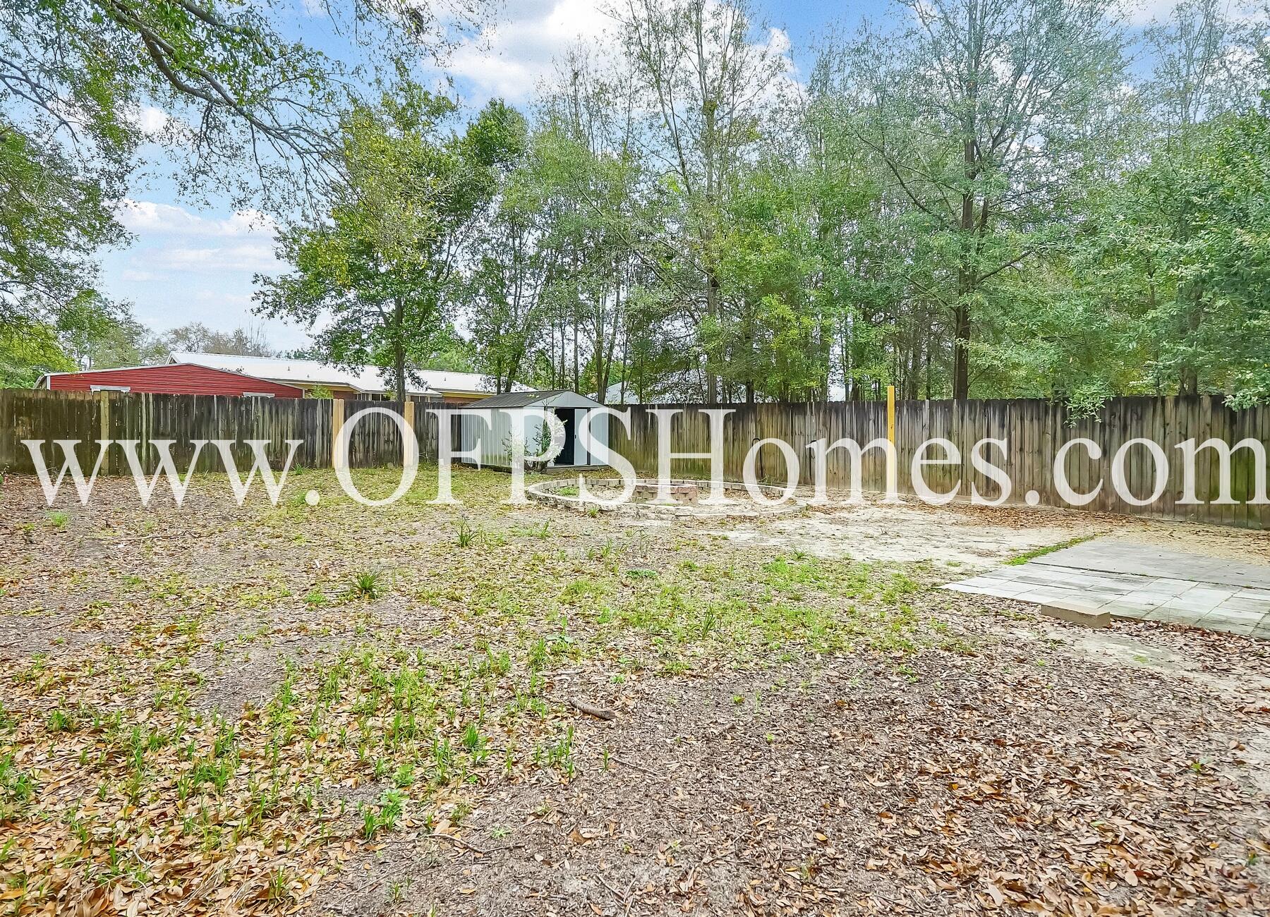 2953 Sholtz Avenue Crestview, FL 32539 - Photo 28 of 33 a view of a house with backyard and sitting area