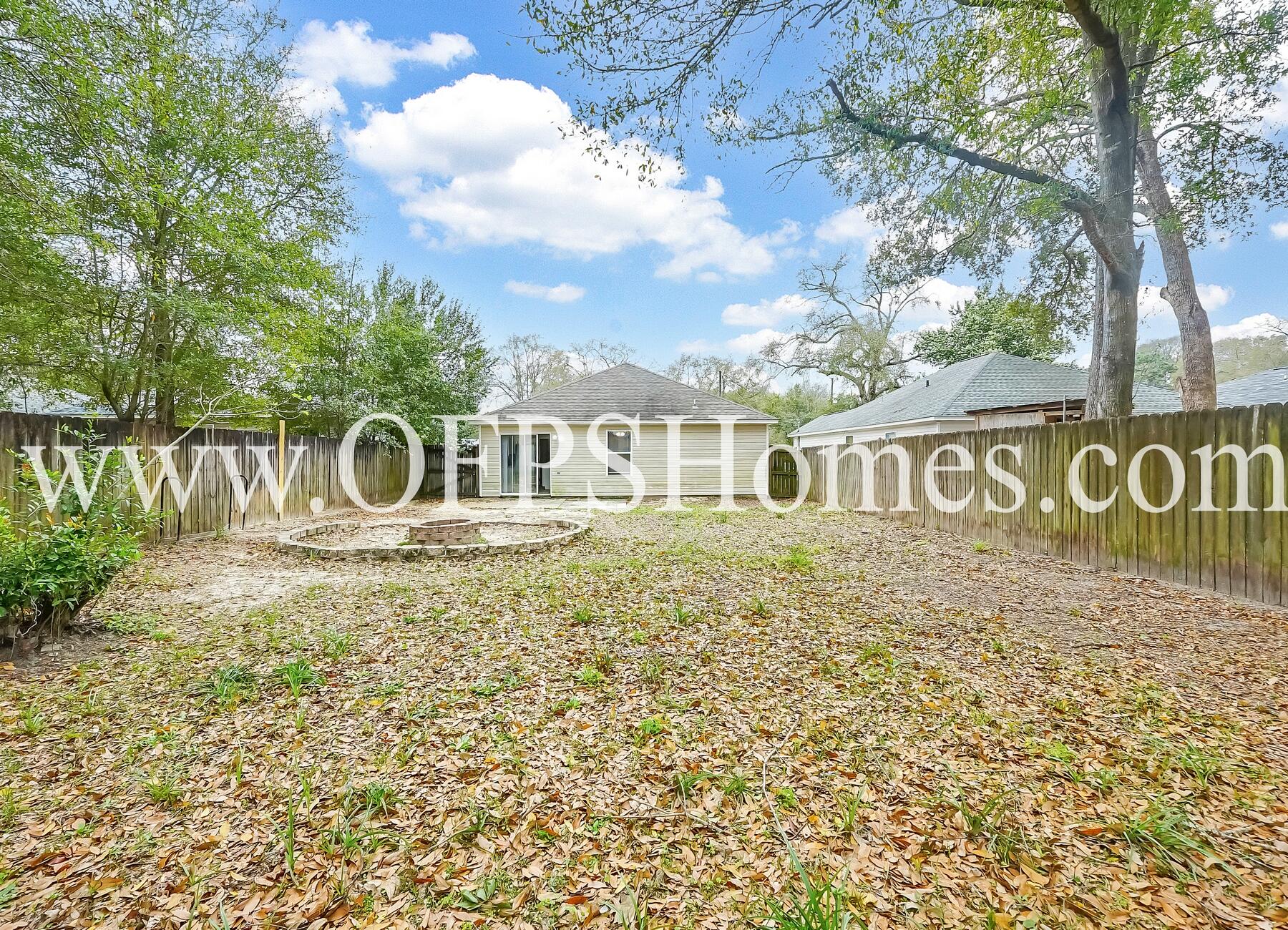 2953 Sholtz Avenue Crestview, FL 32539 - Photo 31 of 33 a front view of a house with garden