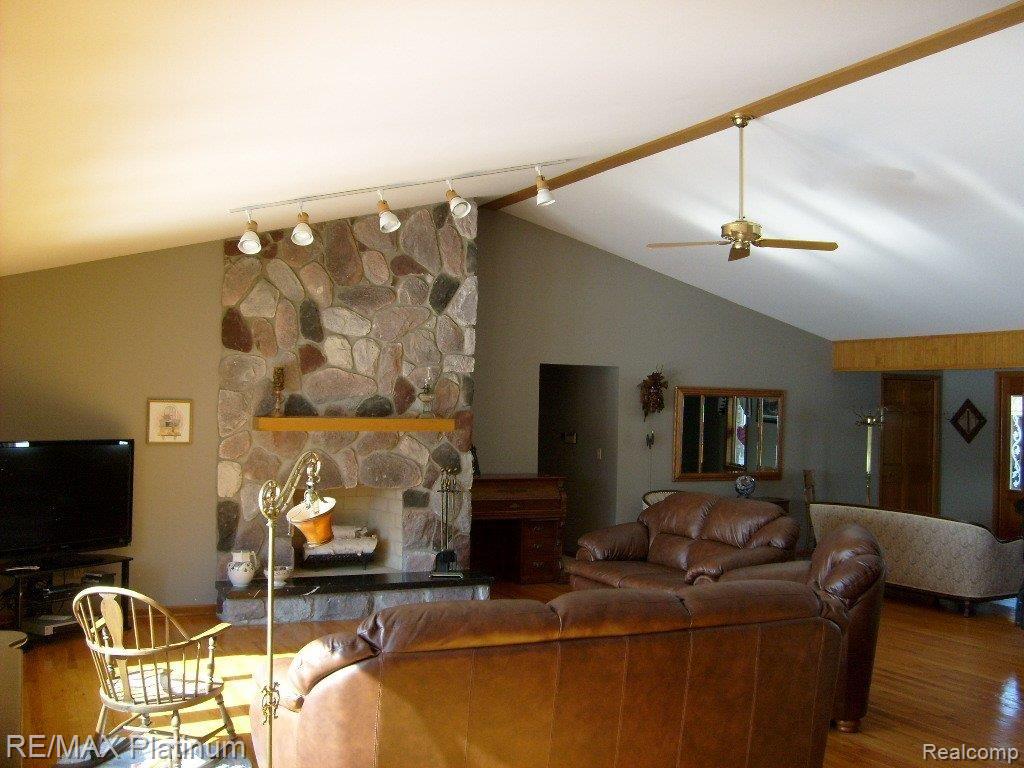 7179 Lobdell Road Linden, MI 48451 - Photo 7 of 11 Living Room