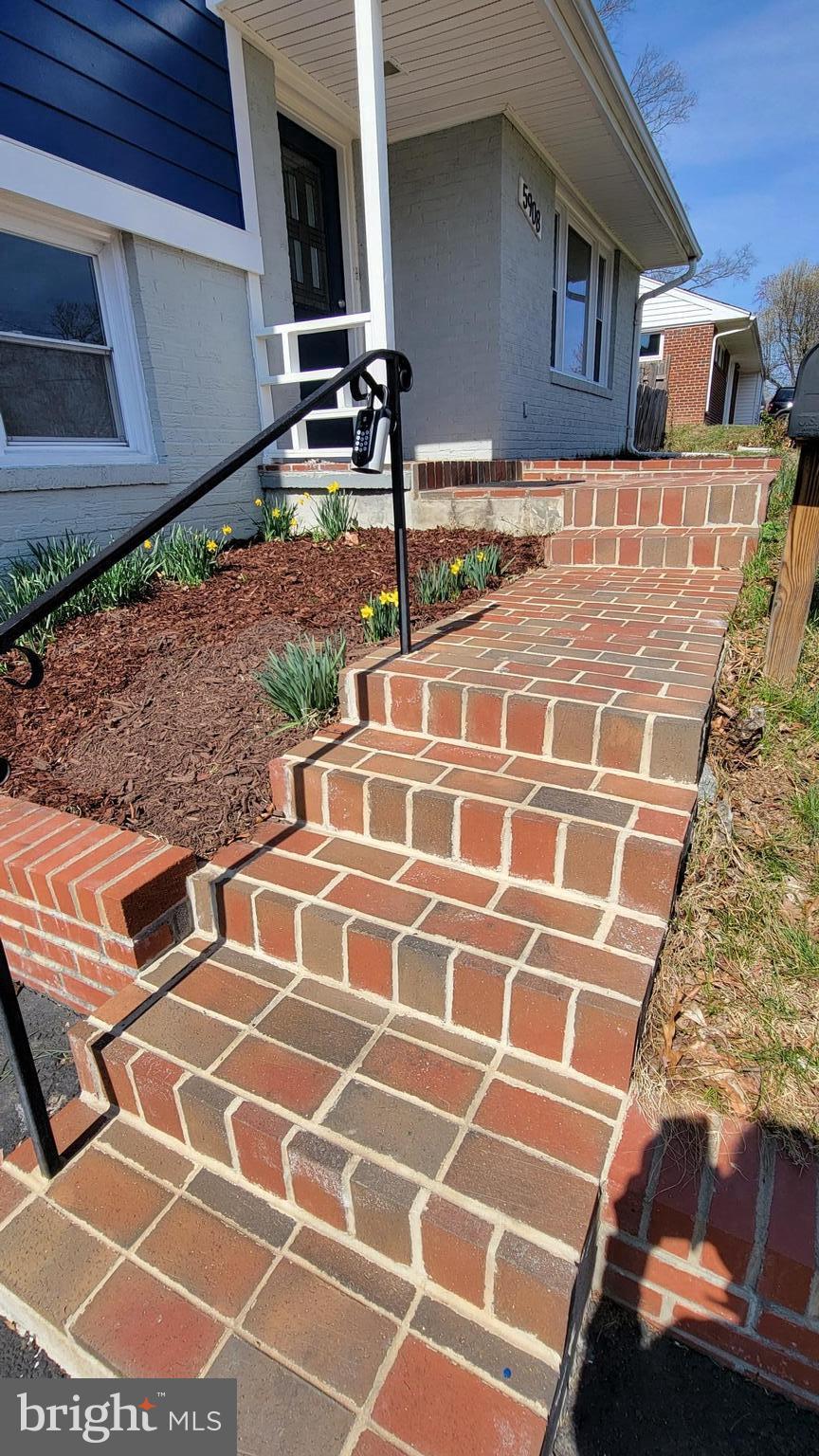 5908 Amelia Street Springfield, VA 22150 - Photo 4 of 41