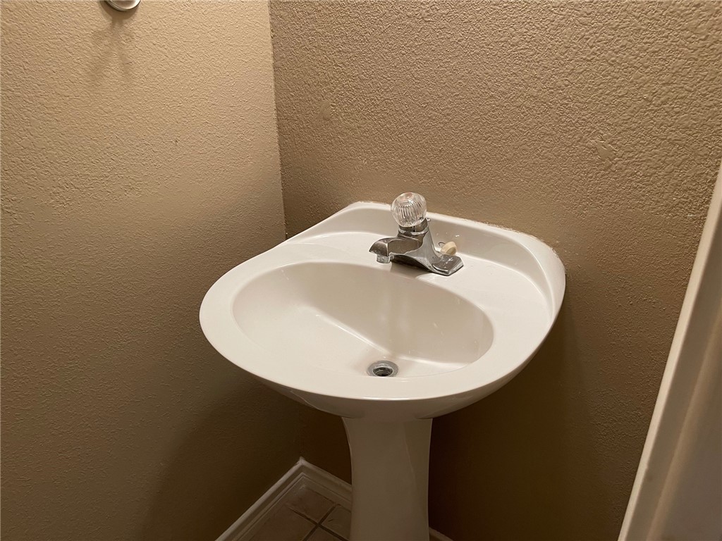 4022 Wood River Drive, Unit 5C Corpus Christi, TX 78410 - Photo 10 of 10 a bathroom with a sink and mirror