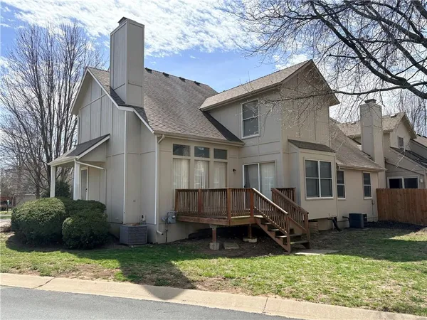 $305,000 | 15456 Floyd Street, Overland Park, KS 66223