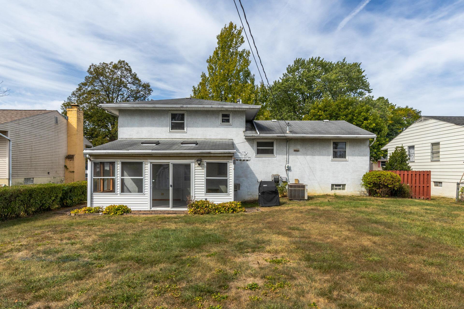 4816 Bourke Road Columbus, OH 43229 - Photo 11 of 44 Great for recreational activities and entertaining!