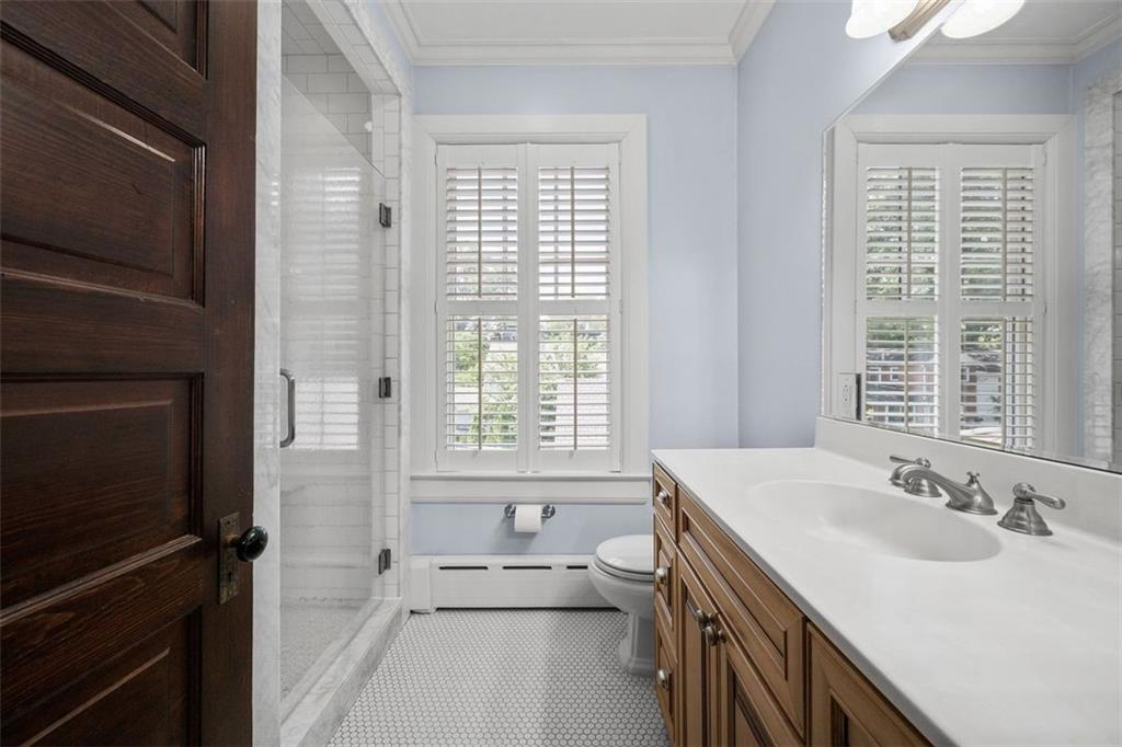 209 Chestnut Road Sewickley, PA 15143 - Photo 38 of 49 a bathroom with a sink a large mirror and a bathtub