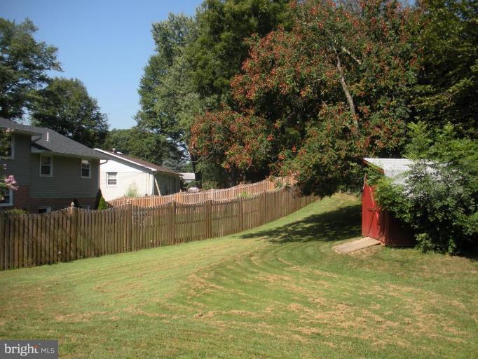 3140 Flintlock Road Fairfax, VA 22030 - Photo 3 of 21 Back yard