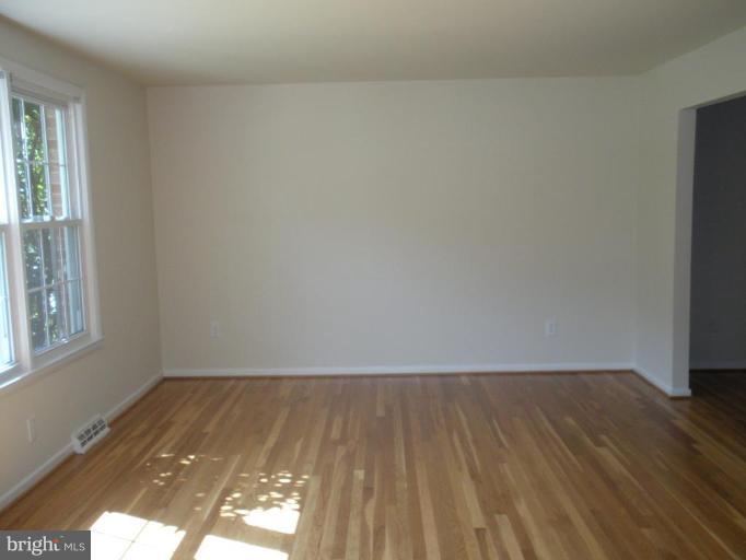3140 Flintlock Road Fairfax, VA 22030 - Photo 4 of 21 Living Room