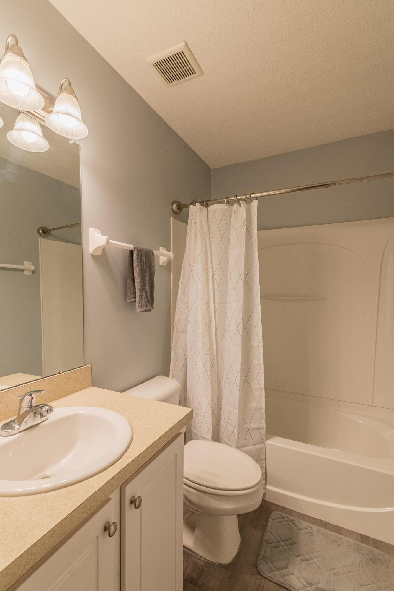 6196 Joes Hopper Road, Unit 75619 Columbus, OH 43230 - Photo 16 of 23 Guest Bathroom