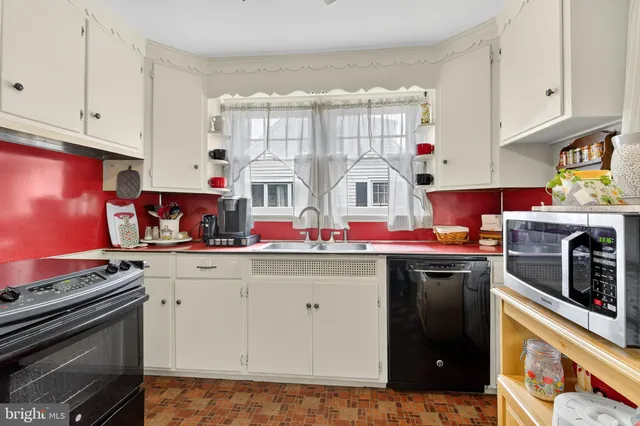 $310,000 | 11 Clayton Avenue, Lancaster, PA 17602