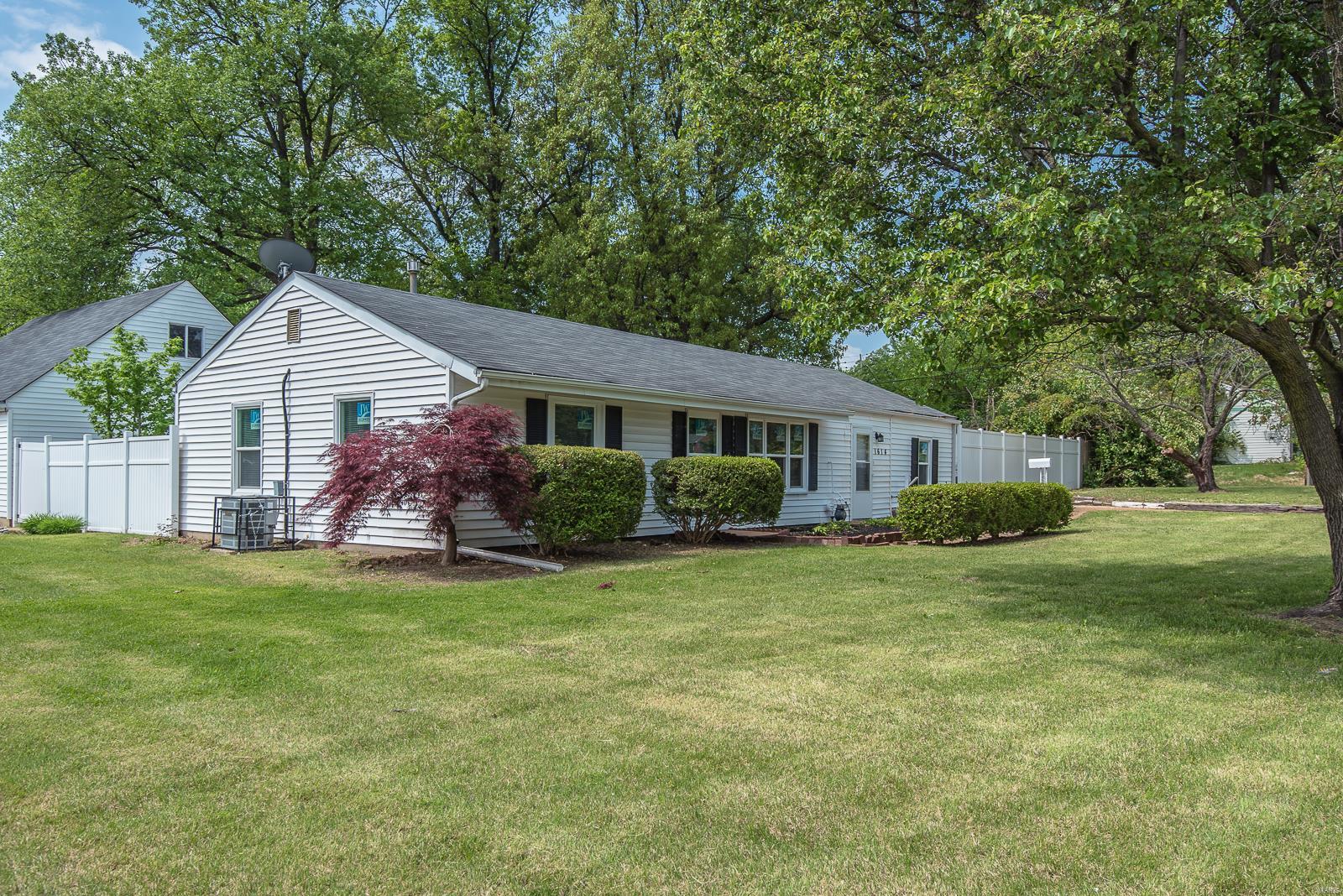1614 Chambers Road St. Louis, MO 63136 - Photo 2 of 32 Gallery Image 2
