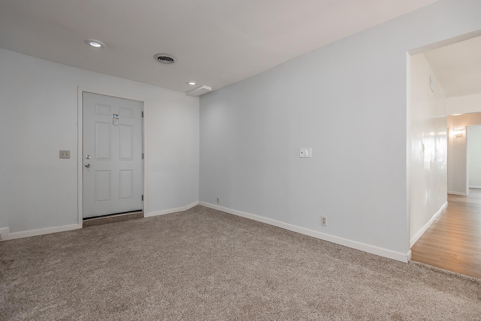 1614 Chambers Road St. Louis, MO 63136 - Photo 5 of 32 Gallery Image 5