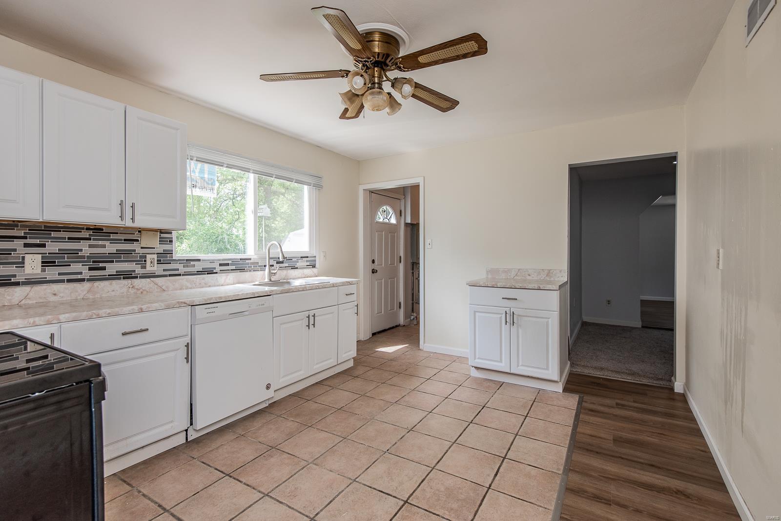 1614 Chambers Road St. Louis, MO 63136 - Photo 10 of 32 Gallery Image 10