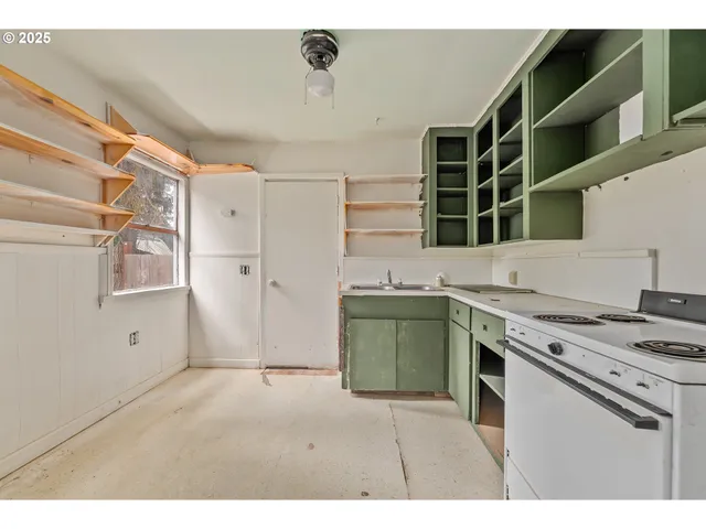 $124,900 | 206 Northeast Laurel Avenue, Myrtle Creek, OR 97457