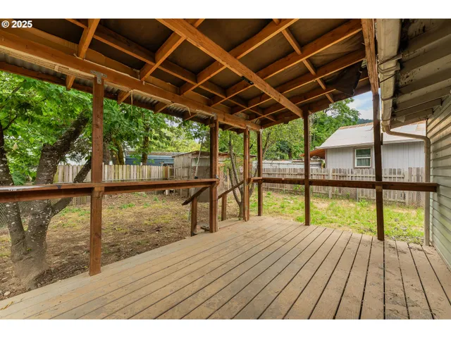 $124,900 | 206 Northeast Laurel Avenue, Myrtle Creek, OR 97457