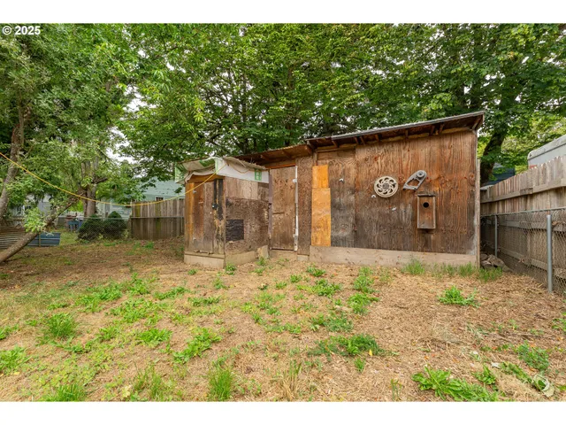 $124,900 | 206 Northeast Laurel Avenue, Myrtle Creek, OR 97457