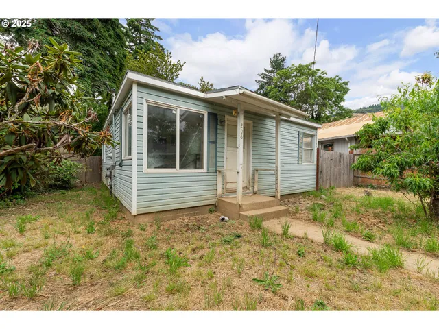 $124,900 | 206 Northeast Laurel Avenue, Myrtle Creek, OR 97457