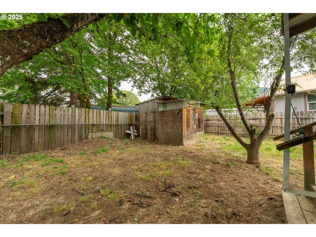 $124,900 | 206 Northeast Laurel Avenue, Myrtle Creek, OR 97457