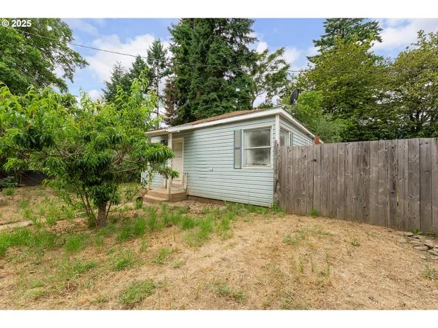 $124,900 | 206 Northeast Laurel Avenue, Myrtle Creek, OR 97457