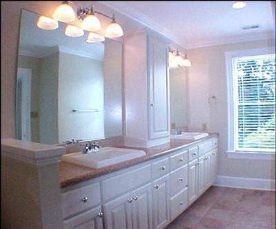 428 Ridgeway Road Lexington, KY 40502 - Photo 7 of 15 Master Bath w/double lav and Jacuzzi Tub