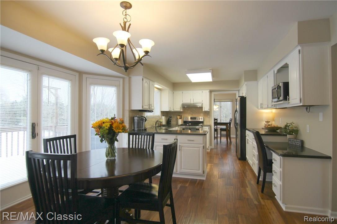 1232 Pine Ridge Road Milford, MI 48380 - Photo 28 of 34 Pine Ridge Dr Kitchen.jpg