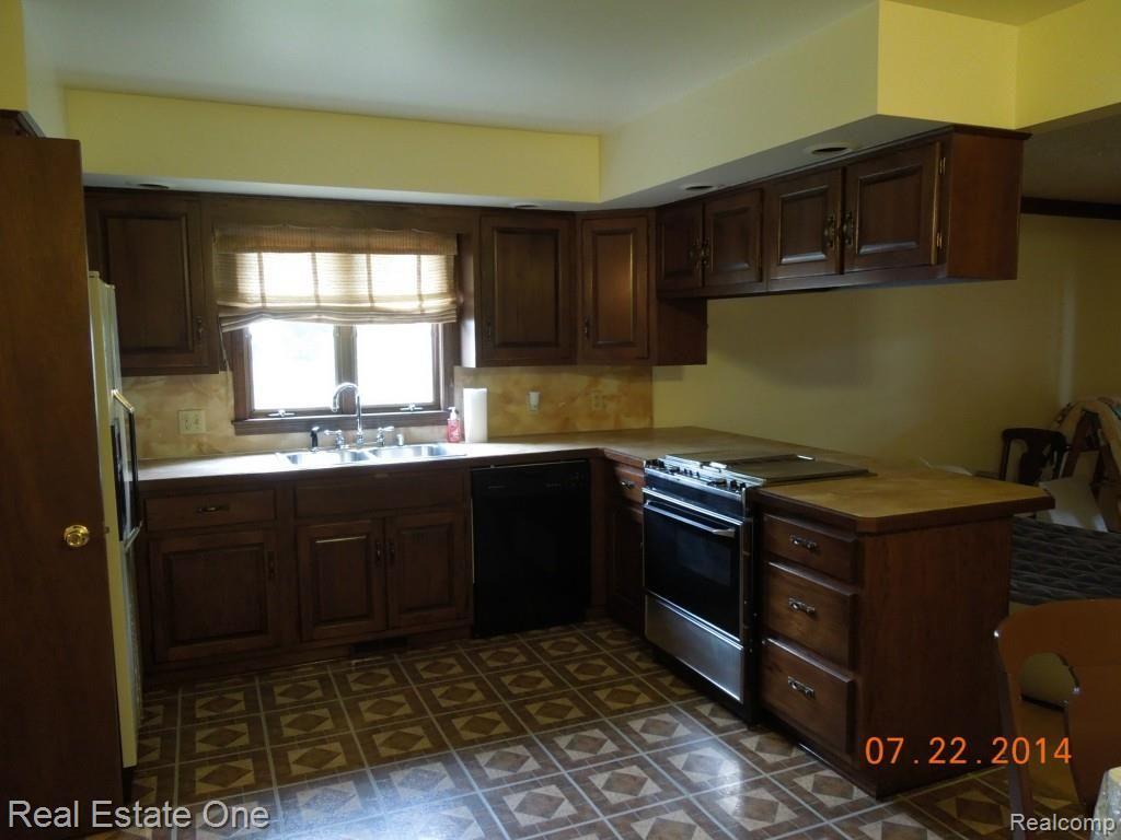 2124 Reid Road Flint, MI 48507 - Photo 4 of 25 Kitchen