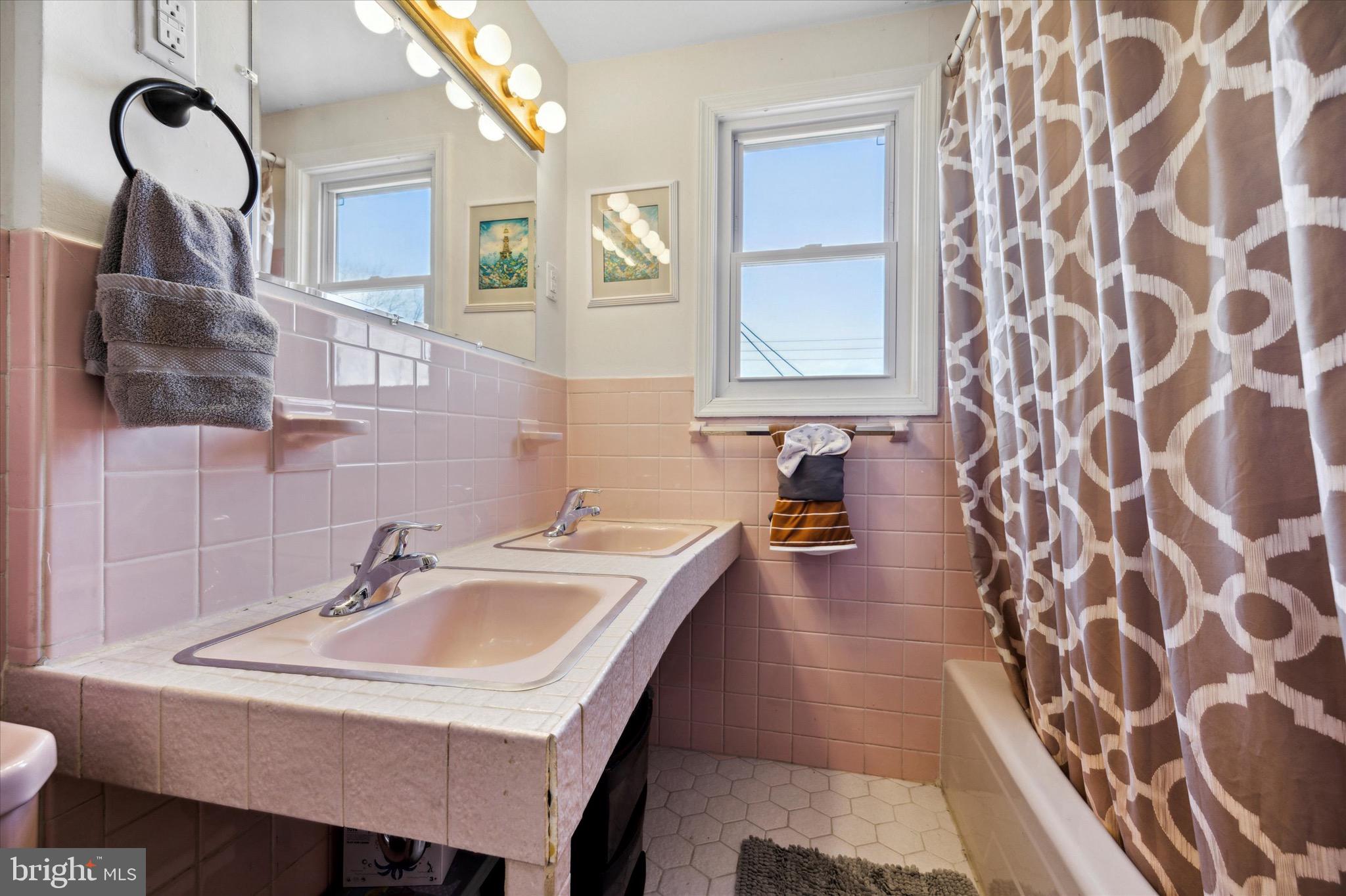 1737 Arlington Road Blue Bell, PA 19422 - Photo 18 of 26 Hall Bathroom on Second Floor w/ Shower Tub