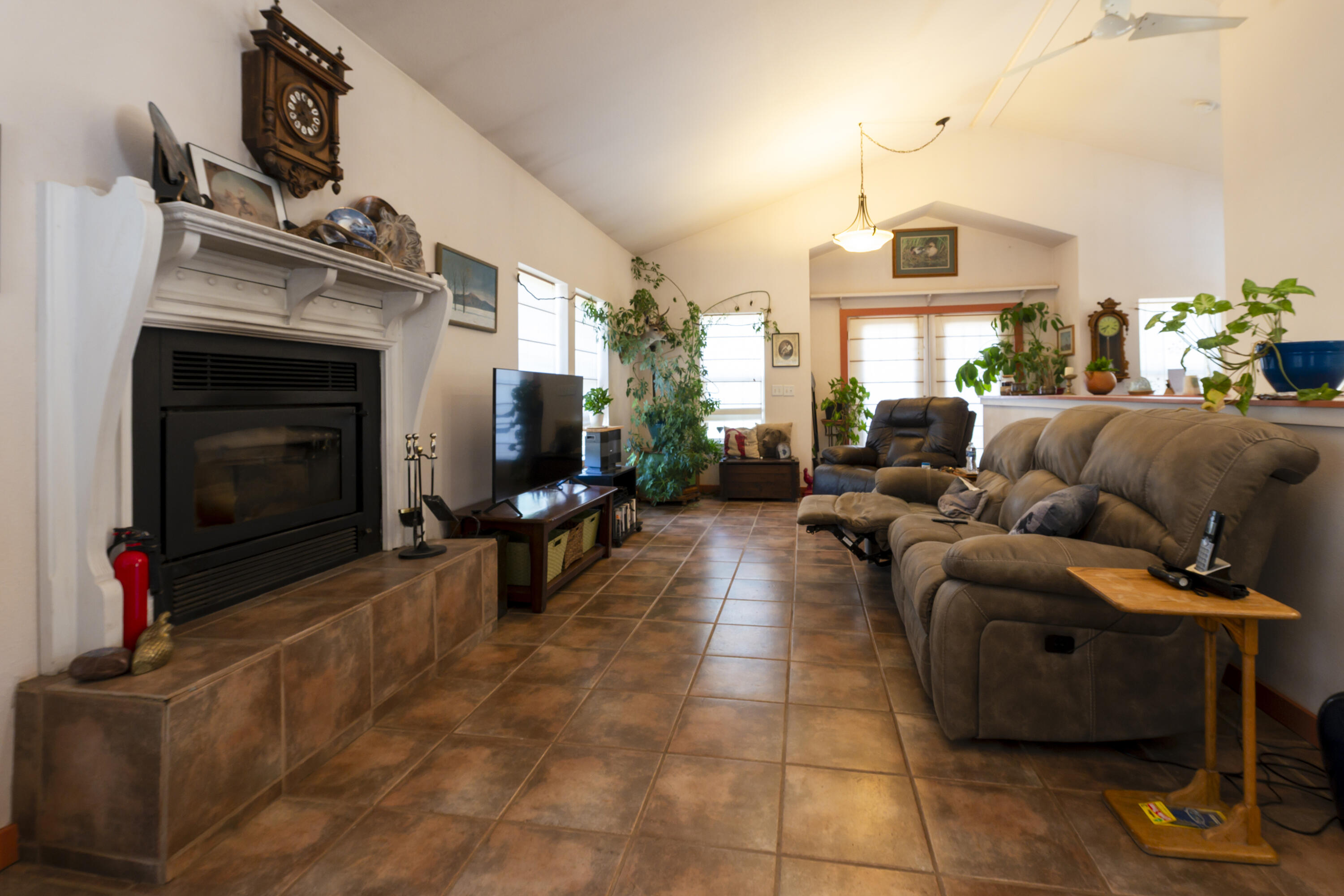 31300 Miller Mountain Road Whitmore, CA 96096 - Photo 2 of 52 Living room