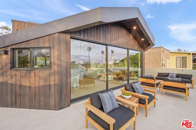 $24,000 | 2530 Beverley Avenue, Santa Monica, CA 90405