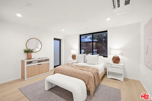 $24,000 | 2530 Beverley Avenue, Santa Monica, CA 90405