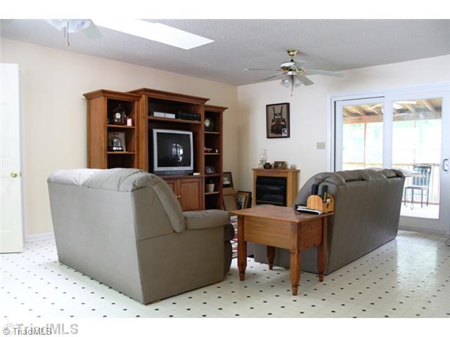 4720 Rolling Road Trinity, NC 27370 - Photo 10 of 15 Den/Family/Great Room.