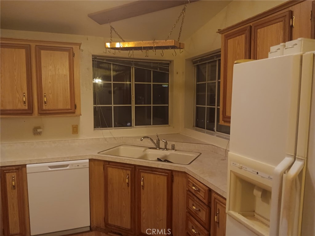 10001 West Frontage Road, Unit 64 South Gate, CA 90280 - Photo 14 of 35 a bathroom with a sink and a window