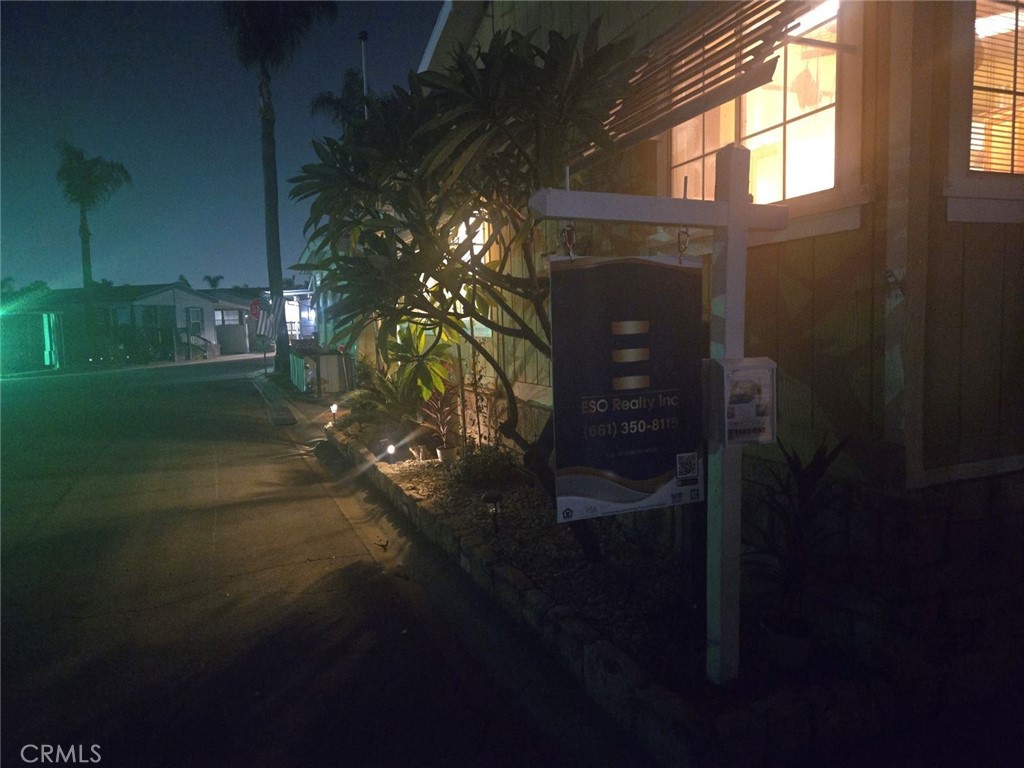 10001 West Frontage Road, Unit 64 South Gate, CA 90280 - Photo 32 of 35 a view of yard from balcony
