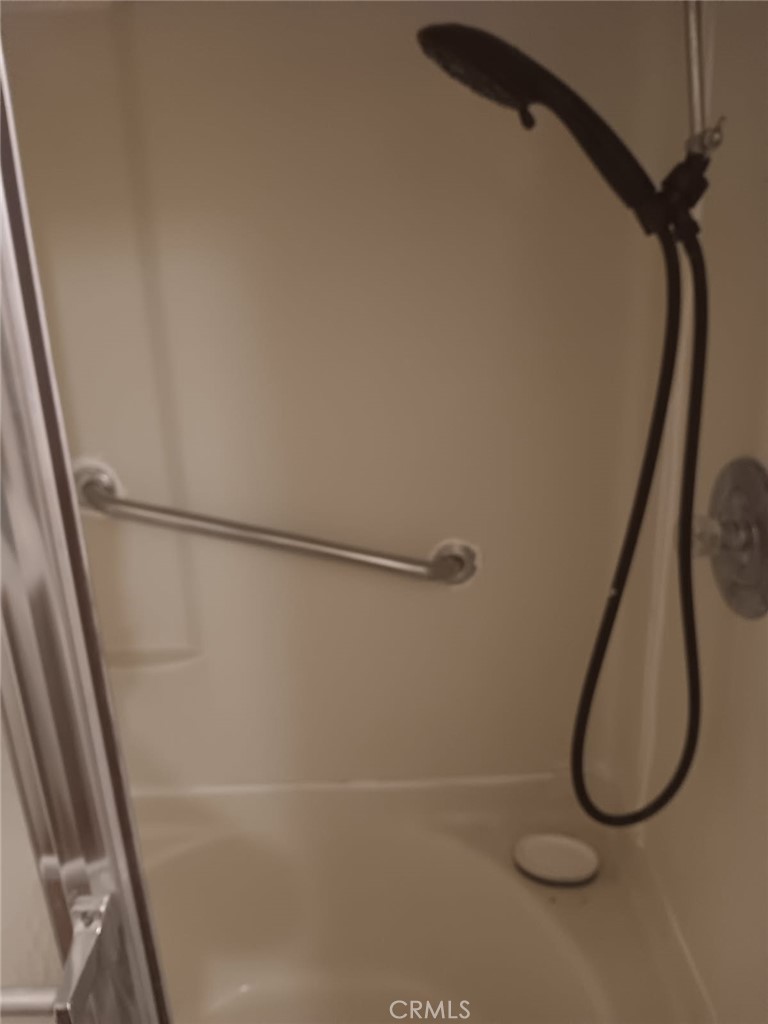 10001 West Frontage Road, Unit 64 South Gate, CA 90280 - Photo 10 of 35 a bathroom with a shower