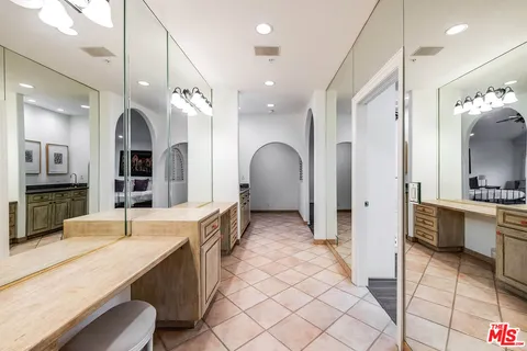 $2,995,000 | 4063 Benedict Canyon Drive, Sherman Oaks, CA 91423