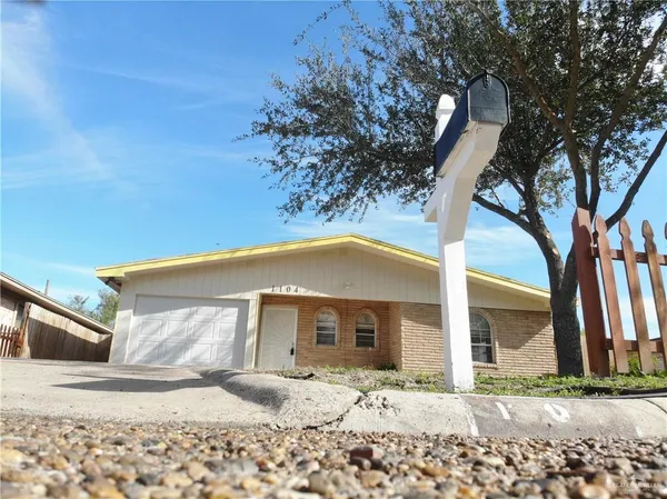 $1,350 | 1104 Lee Circle, Edinburg, TX 78539