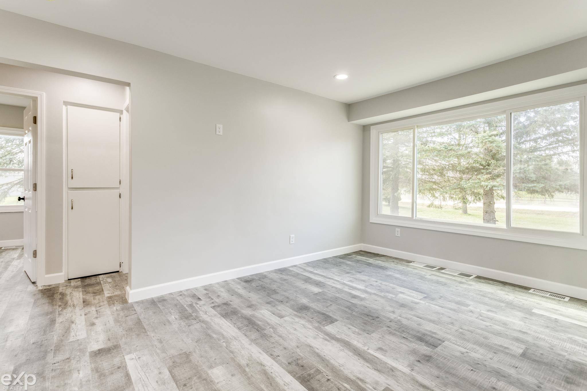 11152 Dunn Road Memphis, MI 48041 - Photo 11 of 53 50106125-10.JPG