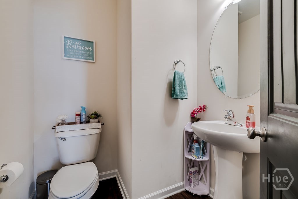 21 Castle Hill Road Savannah, GA 31419 - Photo 13 of 33 Powder Room