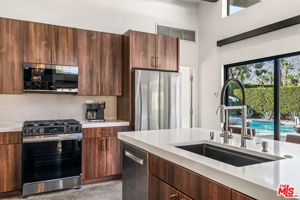 $2,495,000 | 2070 East Park Drive, Palm Springs, CA 92262
