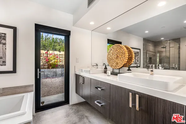 $2,495,000 | 2070 East Park Drive, Palm Springs, CA 92262