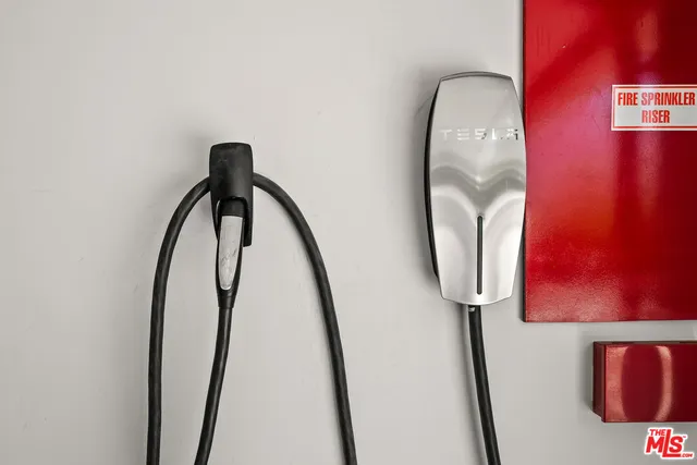 $2,495,000 | 2070 East Park Drive, Palm Springs, CA 92262