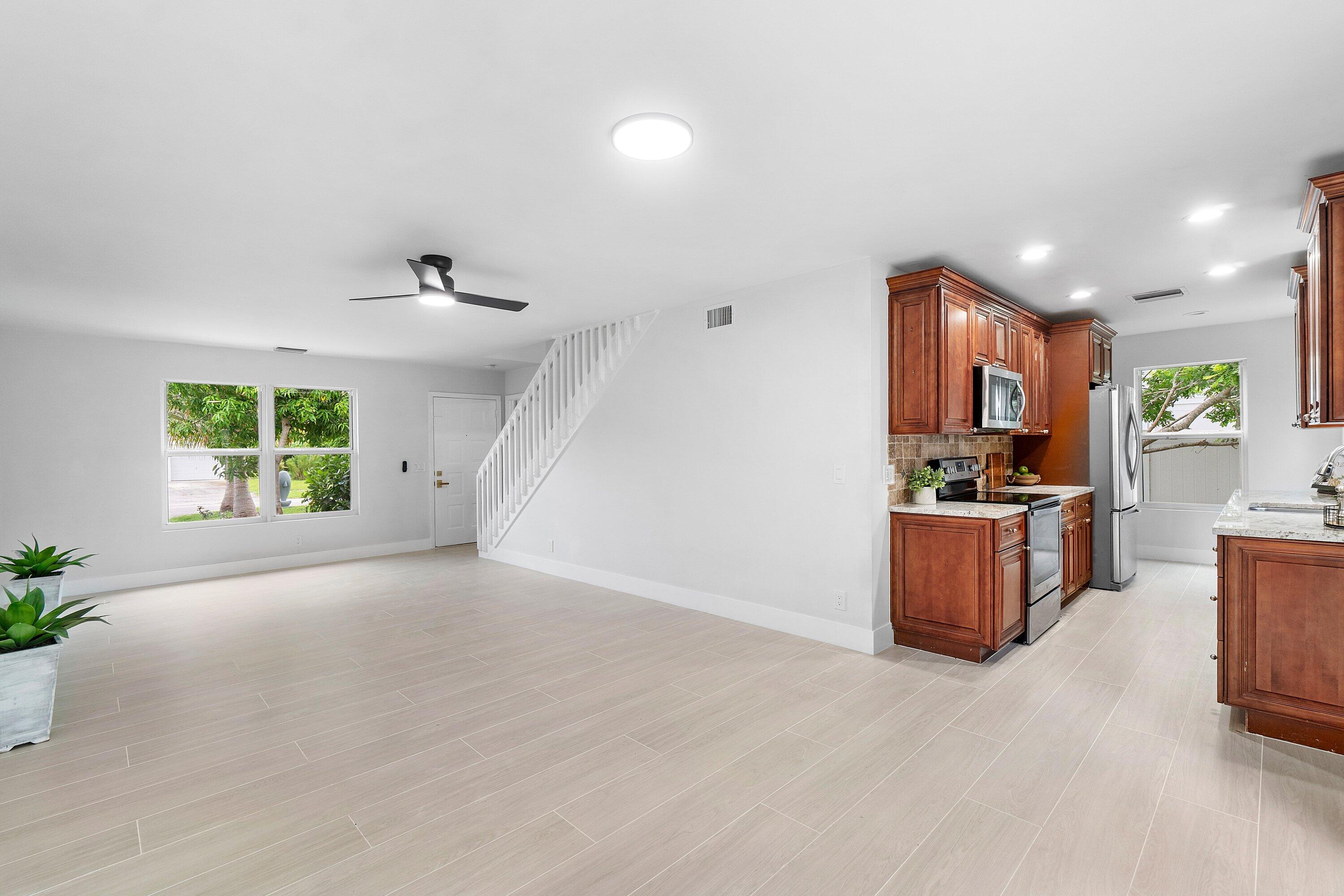 5119 Oak Hill Road Delray Beach, FL 33484 - Photo 10 of 44 010-5119OakHillRoad-DelrayBeach-FL-33484