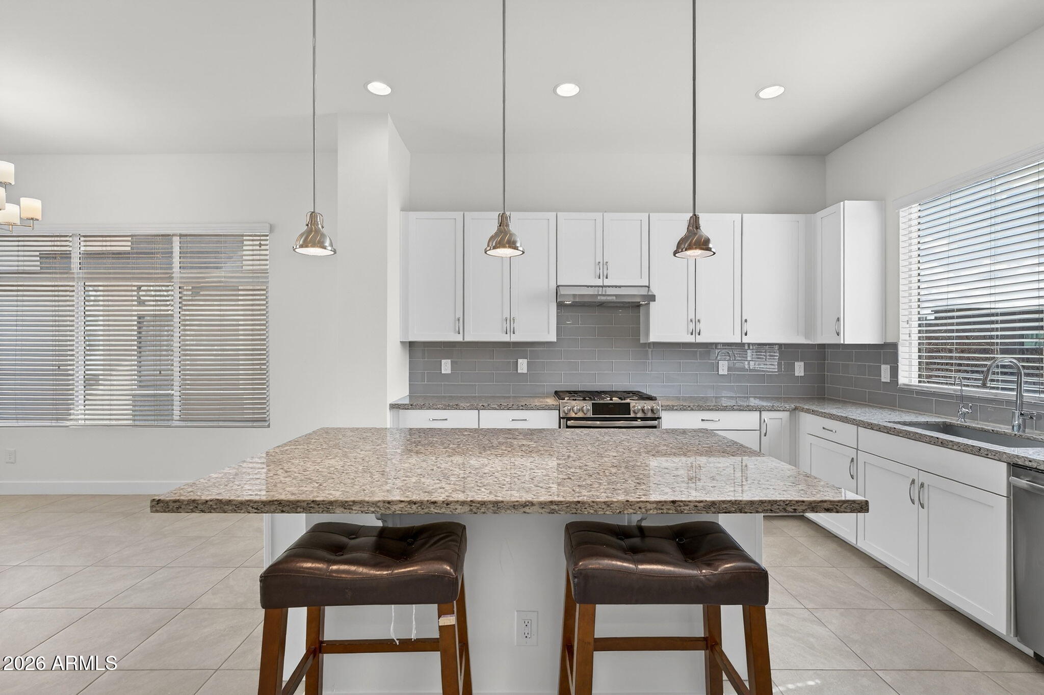 6850 East McDowell Road, Unit 14 Scottsdale, AZ 85257 - Photo 15 of 48 Kitchen with Breakfast Bar