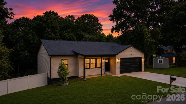 $420,000 | 544 30th Avenue Northwest, Hickory, NC 28601